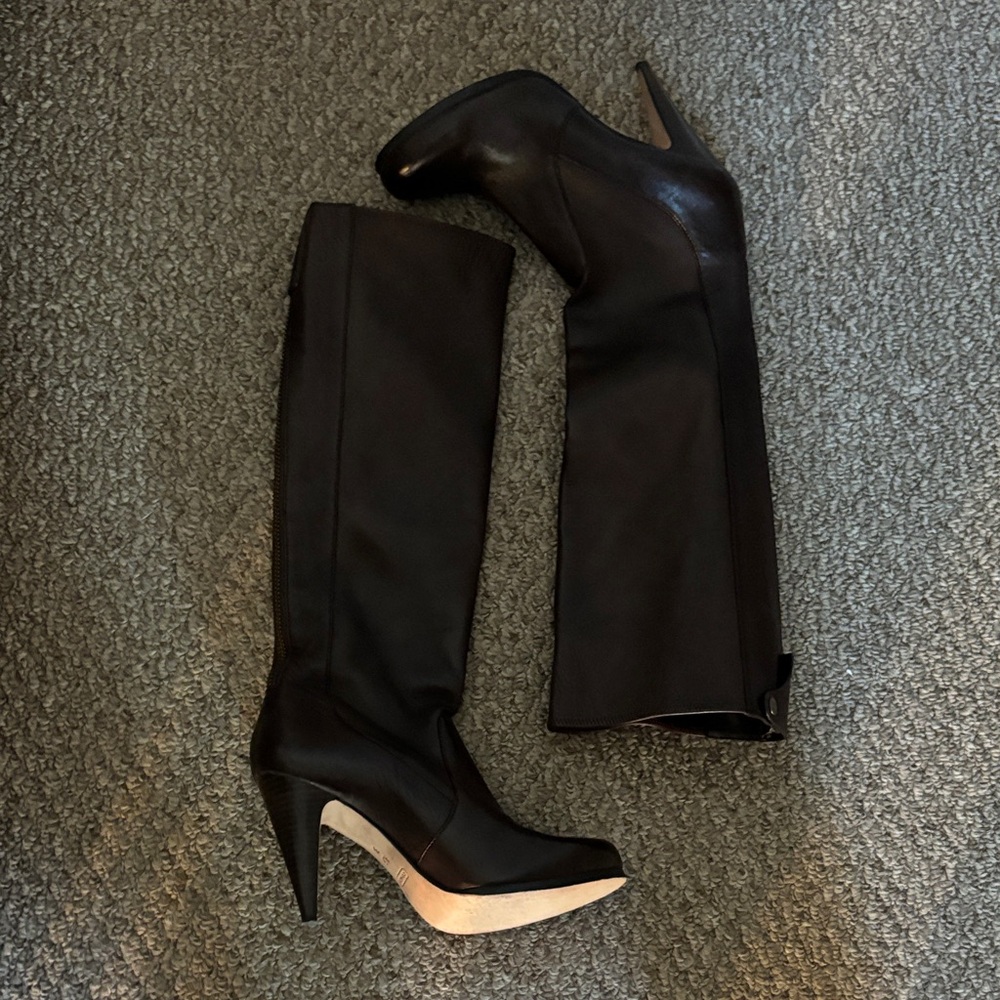 Coach Elegant Brown Leather  Knee-High Boots Size 9.5